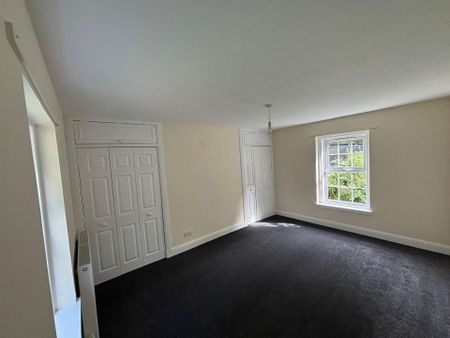 Freshly decorated 3 bedroom semi detached bungalow in the conservation village of Coaltown of Wemyss. The property is situated in close proximity to the town o - Photo 3