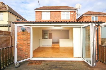 3 bedroom detached house to rent - Photo 3