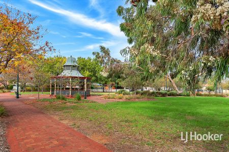 Charming 2 Bedroom Home in Prime Location - Photo 5