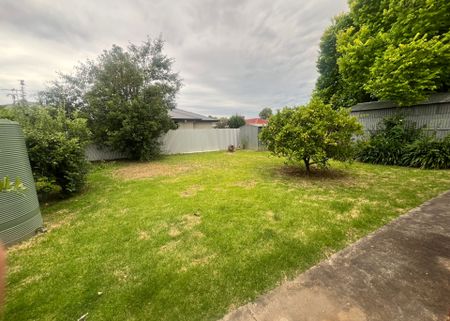 Family Home Close to O Bahn - Photo 4