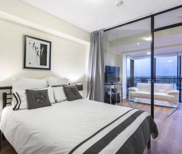 Modern 2 Bedroom Furnished Apartment with Stunning City Views - Photo 5