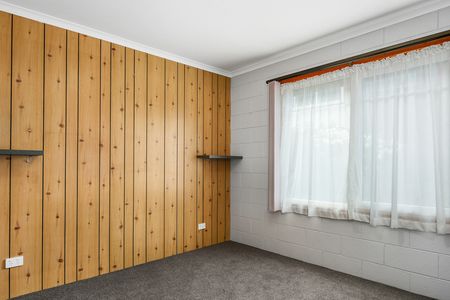 Immaculate Unit, Utilities Included - Photo 2