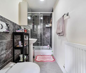 3 bedroom flat to rent - Photo 6