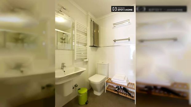 Charming 1-bedroom apartment with balcony for rent in Centro - Photo 1
