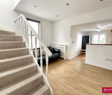 2 bedroom semi-detached house to rent - Photo 6