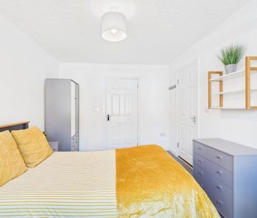 1 bedroom in a house share to rent - Photo 4