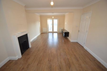 3 bedroom semi-detached house to rent - Photo 3