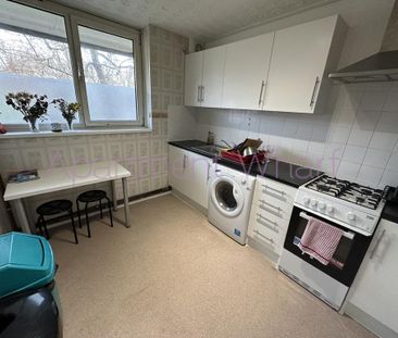1 bedroom in a flat share to rent - Photo 3