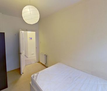 3 bedroom apartment to rent - Photo 2