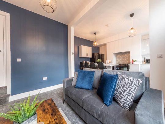 Wetherby Grove (room 1), Burley, Leeds - Photo 1