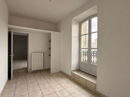 Location Appartement 4 pièces 82m² PONT ST ESPRIT 30130 - Photo 3
