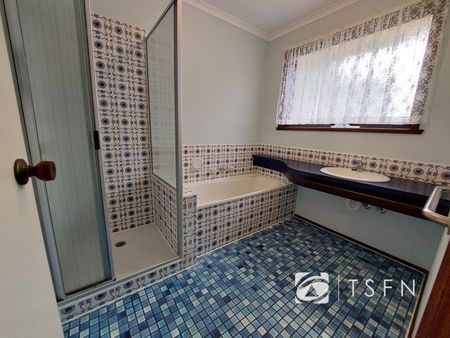 Lovely home in sought after Kangaroo Flat - Photo 4