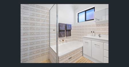 Neat, updated unit in prime position - Photo 2