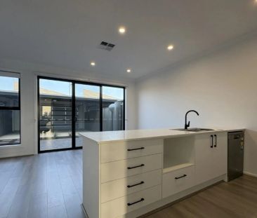 Light-Filled & Contemporary Home in Vibrant Riverlea Community - Photo 1