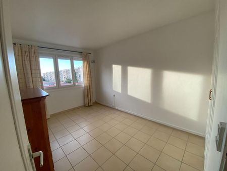 A louer appartement T3 Salon de Pce - Photo 4