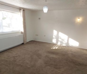 2 bedroom Detached bungalow to rent - Photo 3