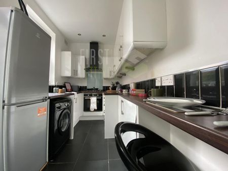 3 bedroom terraced house to rent - Photo 2