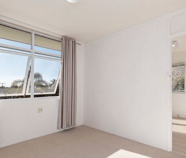 Cute one bed unit close to transport - Photo 6