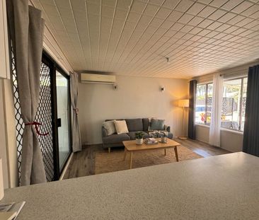 Modern & Comfortable Duplex Living with Air Cons Water & Garden Mai... - Photo 2