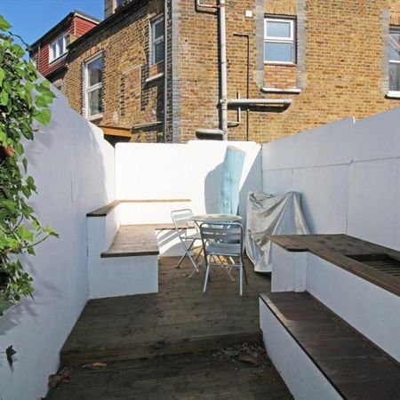 1 bedroom flat to rent - Photo 4