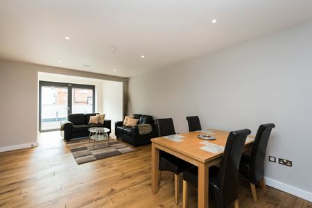 Royal Windsor Quay, Farm Yard, Windsor - Photo 3