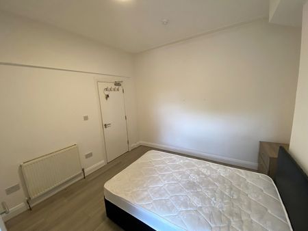 Room in a Shared House, Ampthill Road, L17 - Photo 5
