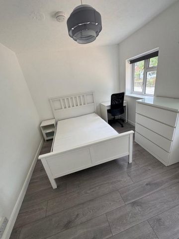 Wavell Way,Winchester - Photo 2