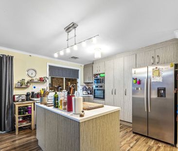 Modern 4-Bed Gem with Outdoor Entertaining & Solar Savings - Photo 3