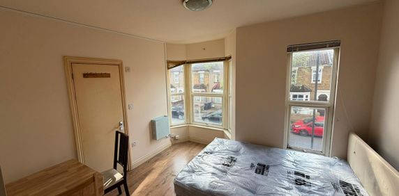 Studio Flat, St Peter's Road, N9 - Photo 2