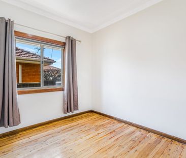 WELL MAINTAINED IN FANTASTIC LOCATION. - Photo 1