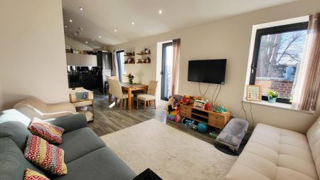 Wellington Road, Enfield - Photo 2