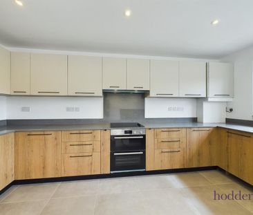 4 bedroom detached house to rent - Photo 6