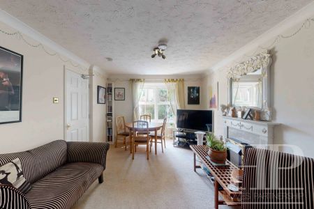 Franklin Road, Maidenbower, RH10 - Photo 4