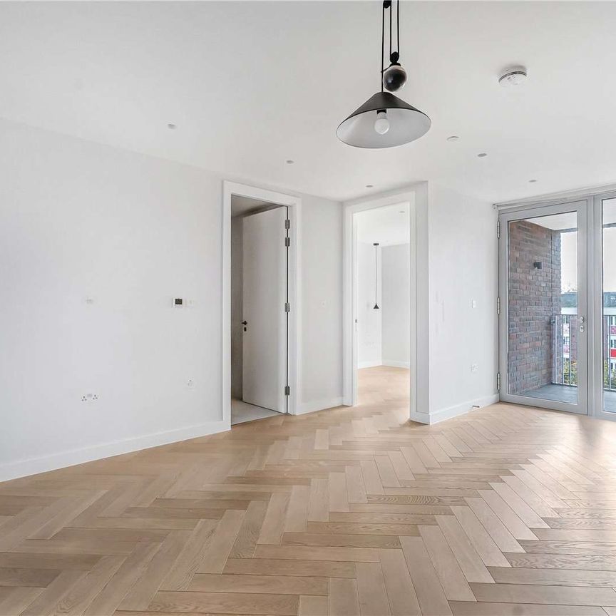 One-bedroom apartment with a private balcony. - Photo 1