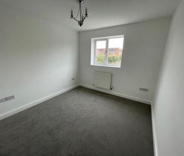 4 bedroom semi-detached house to rent - Photo 5