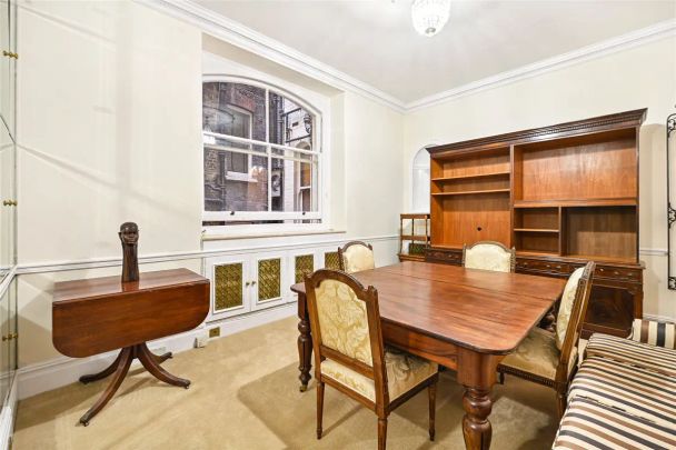 4 bedroom flat in 116 Knightsbridge - Photo 1