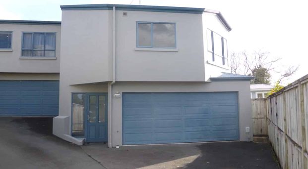 3 Bedrooms, 2 Bathrooms in City - Photo 1