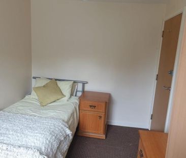 6 bedroom terraced house to rent - Photo 3