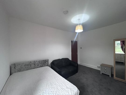1 bedroom in a house share to rent - Photo 1