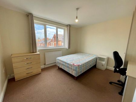 4 bedroom townhouse to rent - Photo 2