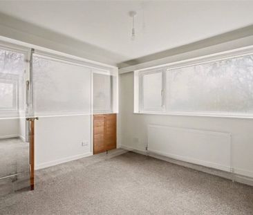 A three bedroom detached family home with driveway parking in Burto... - Photo 5