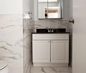 3033 Rue Sherbrooke O. - Photo 1