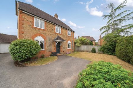 4 bedroom detached house to rent - Photo 2