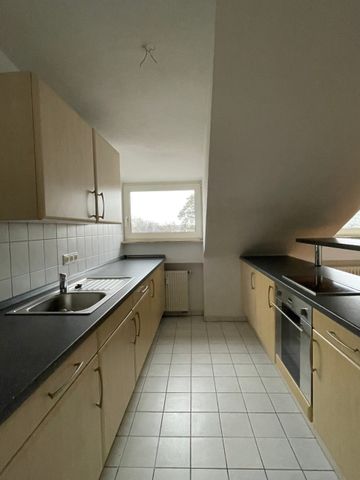 Mietwohnung in Erlangen - Gemütliche Dachgeschoss-Wohnung mit Einbauküche - Photo 2