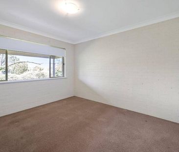 Charming Villa for Rent in Prime Berry Location - Photo 4