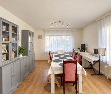 Gezinswoning met 3 slaapkamers, dubbele garage en tuin - foto 3