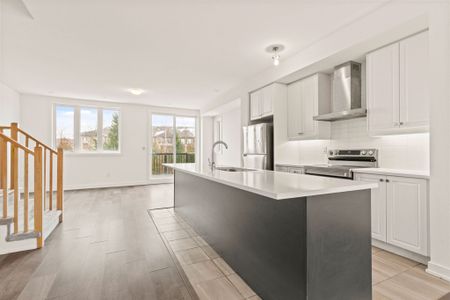 For Lease - 14 Blue Forest Crescent, Barrie, Ontario - Photo 4