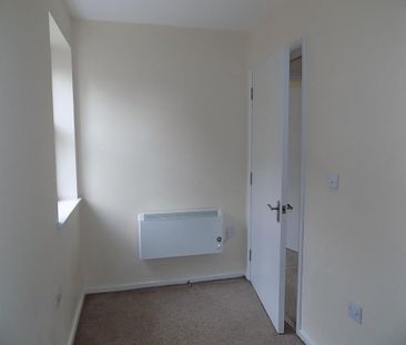 2 bedroom end of terrace house to rent - Photo 1