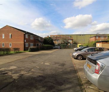 Chartwell Close, Greenford, UB6 8LP - Photo 2