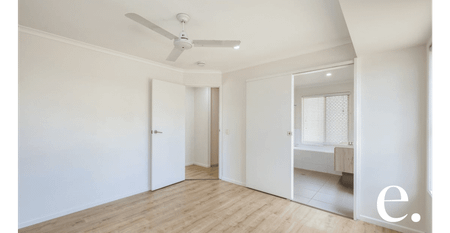 Charming 3-Bedroom Brick Home with Spacious Backyard and Low-Maintenance Living - Photo 4